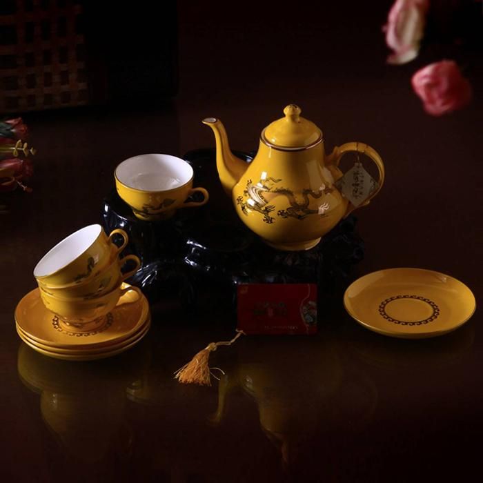 黄瓷金铃碟茶具